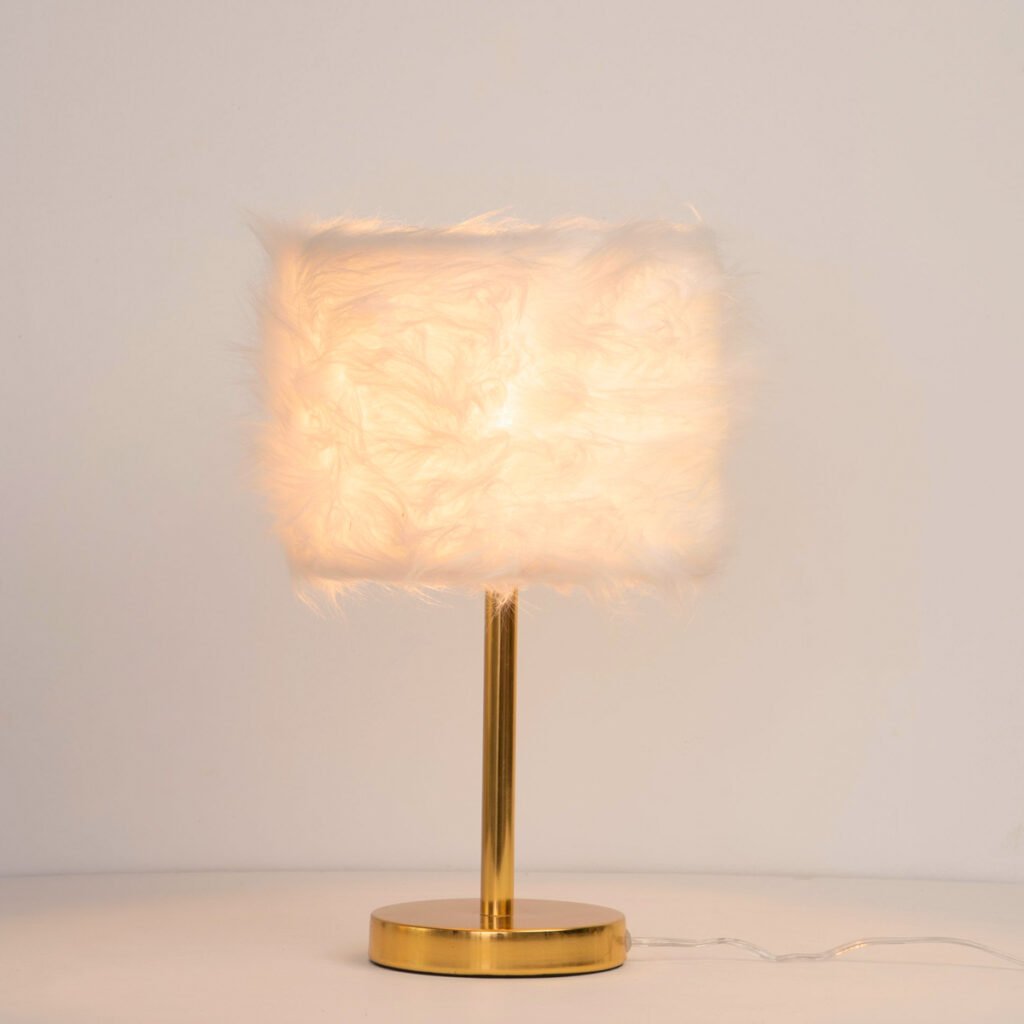 أباجورة بروني ذهبي بإضاءة واحدة