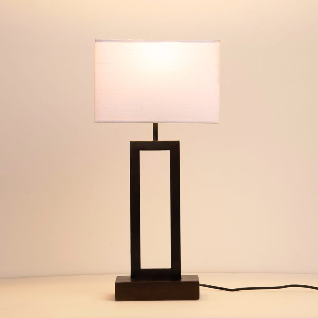 أباجورة تيمورا أسود بإضاءة واحدة