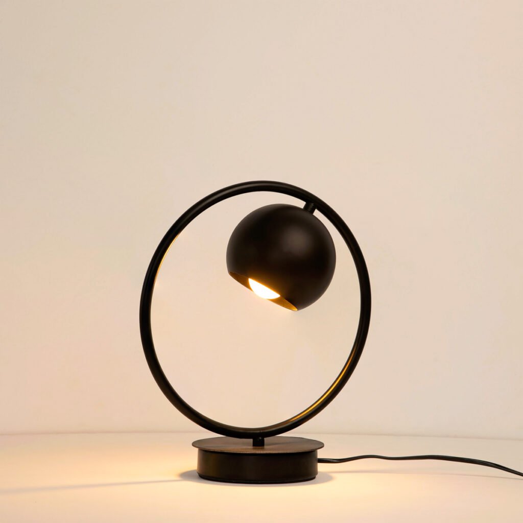 أباجورة كورديلا أسود بإضاءة واحدة