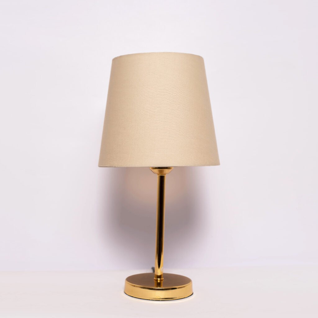 أباجورة هوميلكس ذهبي × بيج بإضاءة واحدة