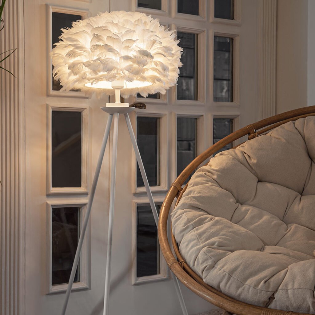 لمبادير أبيض بإضاءة واحدة على شكل ريشة