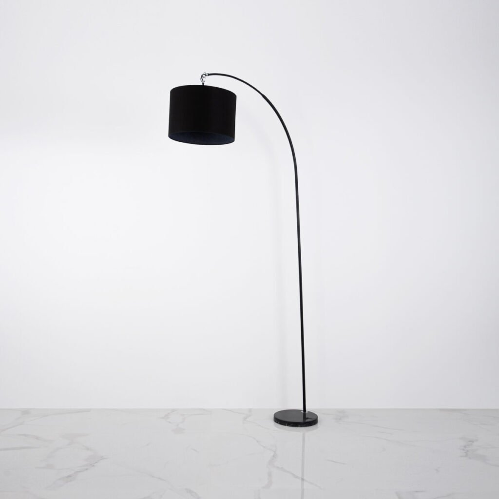 لمبادير أسود من أوليفيانا بإضاءة واحدة